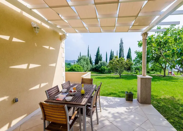 Apartament With 1 And Terrace Mlini