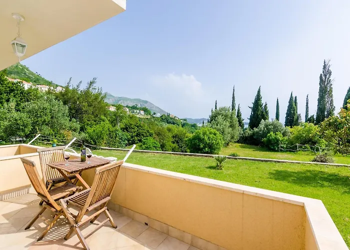 With 1 And Terrace Apartament Mlini