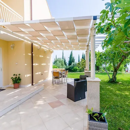 Color - Comfort One Bedroom With Terrace And Partial Sea View Yellow