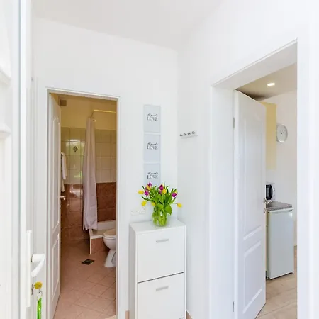 With 1 And Terrace דירה