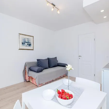 Color - Comfort One Bedroom With Terrace And Partial Sea View Yellow Apartment *