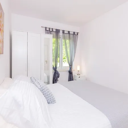 Apartment Color - Comfort One Bedroom With Terrace And Partial Sea View Yellow