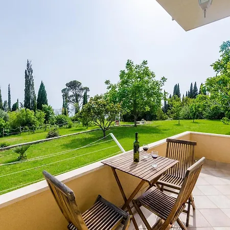 Apartment Color - Comfort One Bedroom With Terrace And Partial Sea View Yellow *