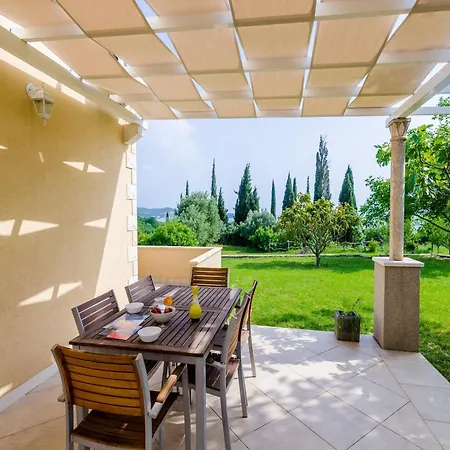 Apartment Color - Comfort One Bedroom With Terrace And Partial Sea View Yellow Mlini