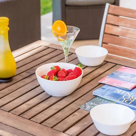 With 1 And Terrace דירה