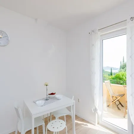 Color - Comfort One Bedroom With Terrace And Partial Sea View Yellow Apartment *