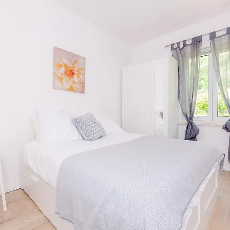 Apartment Color - Comfort One Bedroom With Terrace And Partial Sea View Yellow *