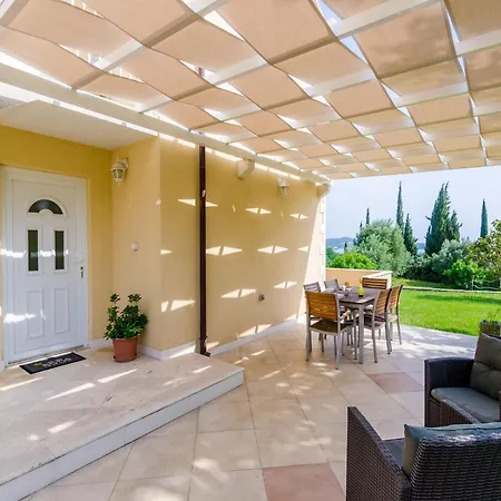 Apartment Color - Comfort One Bedroom With Terrace And Partial Sea View Yellow Mlini
