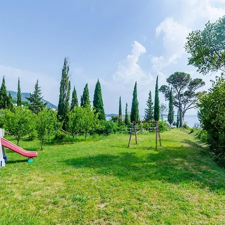 With 1 And Terrace * מליני