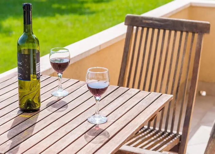 With 1 And Terrace شقة